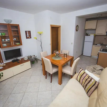 Sweet Apartmant In Stobrec Apartman